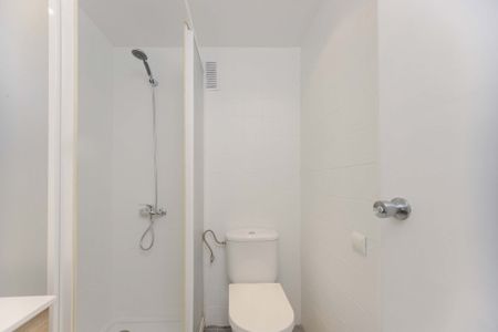 Spacious and bright room on Palleter Street - Photo 3