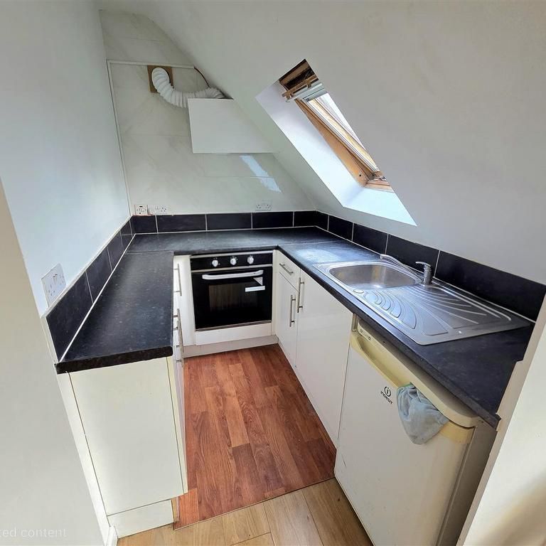 Studio to rent - Photo 1