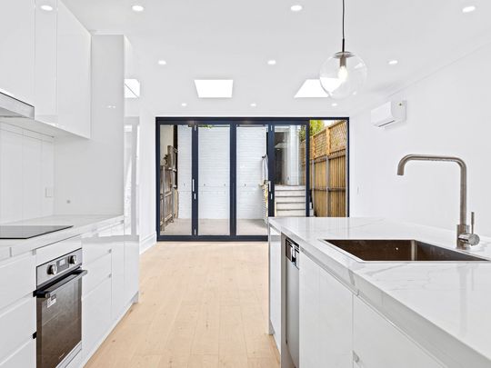 Architect-reinvented terrace with a studio retreat - Photo 1