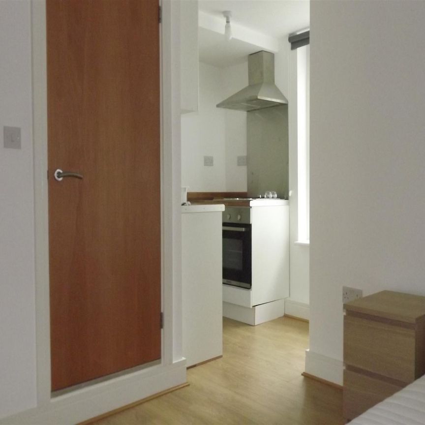 Room 2, 58 Brookhill Road, London - Photo 1