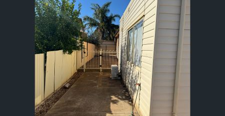 4 Bedroom House in Elizabeth Downs - Photo 3