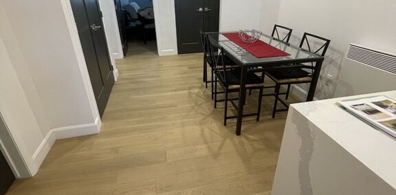Grand 4 1/2 Meublé Et Entièrement Rénové - Photo 2