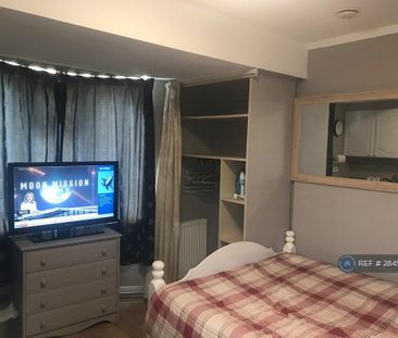 1 bedroom in a house share to rent - Photo 3