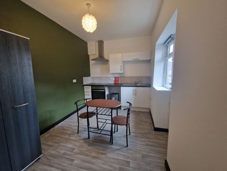 Studio & En-Suite Rooms – Beautiful Shared Home in Failsworth!! - Photo 2