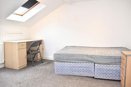 6 bedroom terraced house to rent - Photo 4