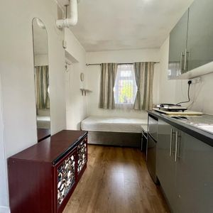 Studio to rent - Photo 2