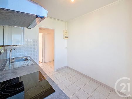Location Appartement 4 pièces 55m² TROYES 10000 - Photo 3