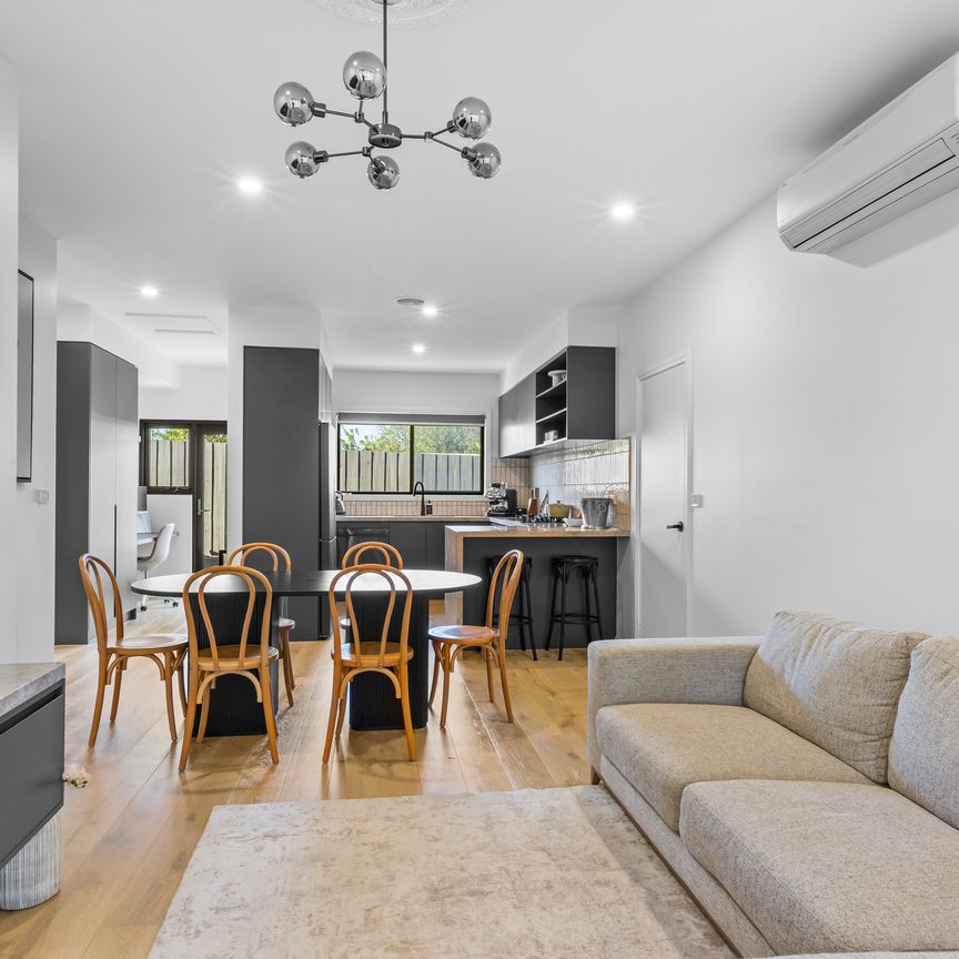 Contemporary Comfort & Lifestyle at 11 Muntz Avenue - Photo 1