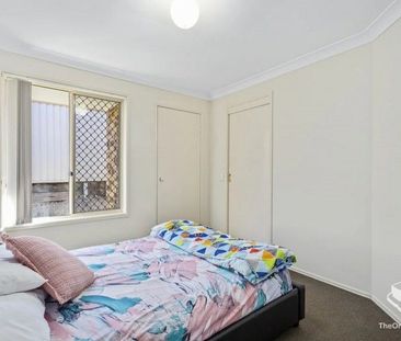 Spacious 4-Bedroom Family Home in Prime Parkwood Location - Photo 5