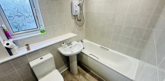 Larchdale Close - Photo 2