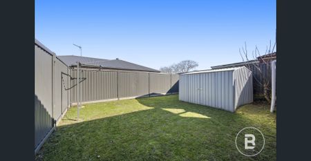 WELL PRESENTED TWO BEDROOM HOME WALKING DISTANCE TO AMENITIES - Photo 4