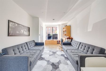 A modern property finished to a high standard throughout providing contemporary family living complete with garage and off road parking. Available end of May on an unfurnished basis. - Photo 5