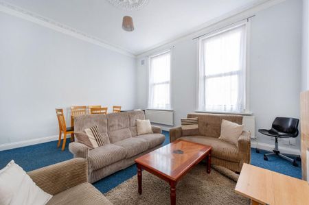 4 bedroom flat to rent - Photo 2