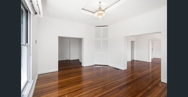 Oversized four bedroom house - Photo 1