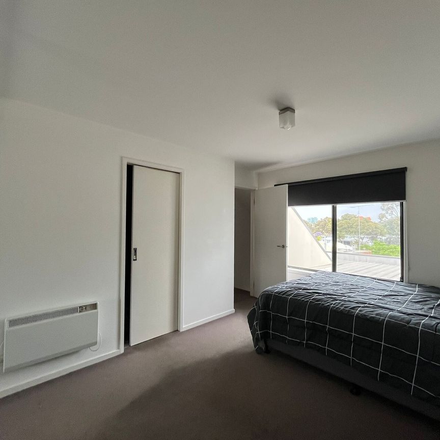 North Melbourne - Photo 1