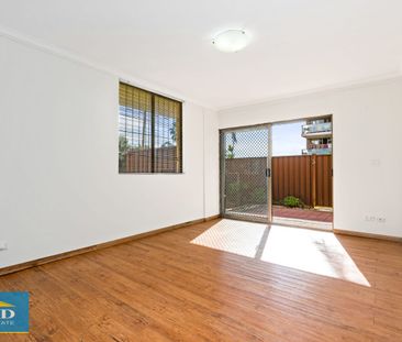 Spacious 2 Bedroom Unit. Huge Private Courtyard. Walk to Westfield ... - Photo 2