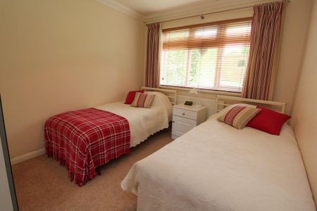 3 bedroom detached bungalow to rent - Photo 5