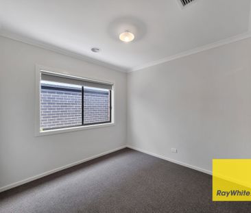 Breathtaking 4-Bedroom Family Residence! - Photo 5