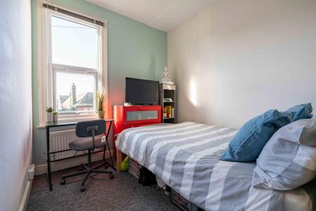 5 bedroom terraced house to rent - Photo 4