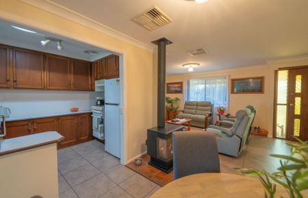 Ray White Forbes - (02) 68511411 - Photo 3