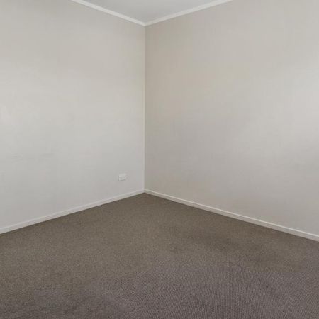 Family Living on Bolton! - Photo 3