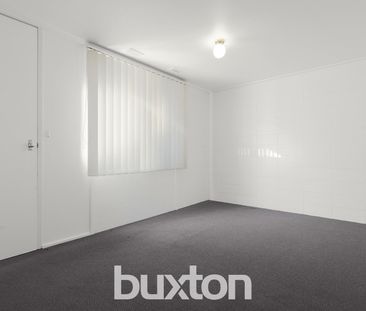 COASTAL COMFORT - 2 BEDROOM LIVING IN CHELSEA - Photo 3