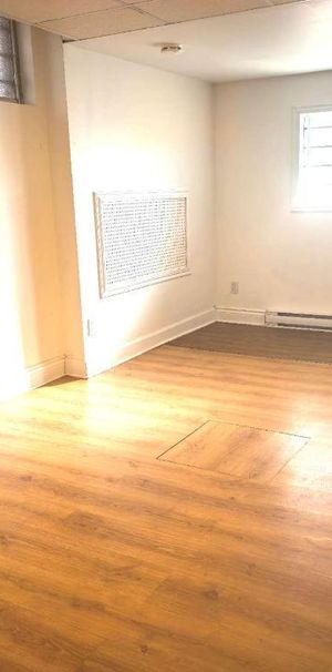 3 1/2 furnished near metro station for rent - Photo 1
