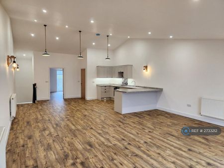 3 bedroom semi-detached house to rent - Photo 4