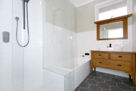 42 Curtin Avenue, Lalor VIC 3075 - Photo 2