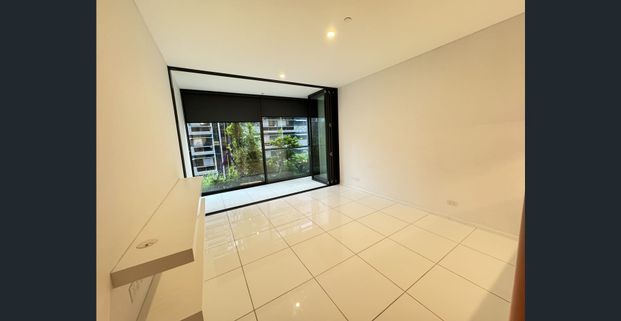 LEVEL 8 | MODERN & UNFURNISHED SUITE ONE BEDROOM IN THE CENTRAL PARK - Photo 1