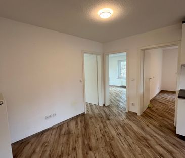 ab 01.12. - Großzügige 3-Zimmer-Wohnung (unrenoviert), in naturnahe... - Foto 6