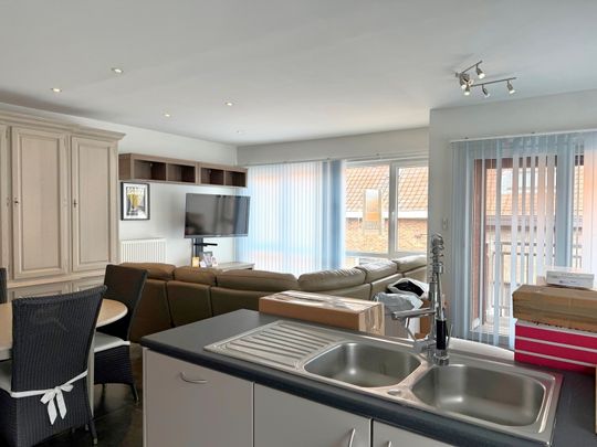 Appartement met 2 slaapkamers, balkon en autostaanplaats. - Photo 1