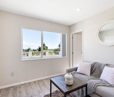 Modern 3BR Pakuranga Retreat w/ Garden - Photo 1
