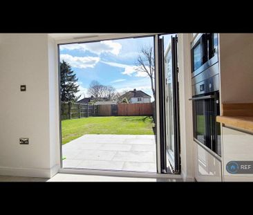 3 bedroom end of terrace house to rent - Photo 1