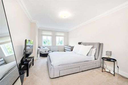 A fantastic modern two bedroom apartment with off-street parking. - Photo 3