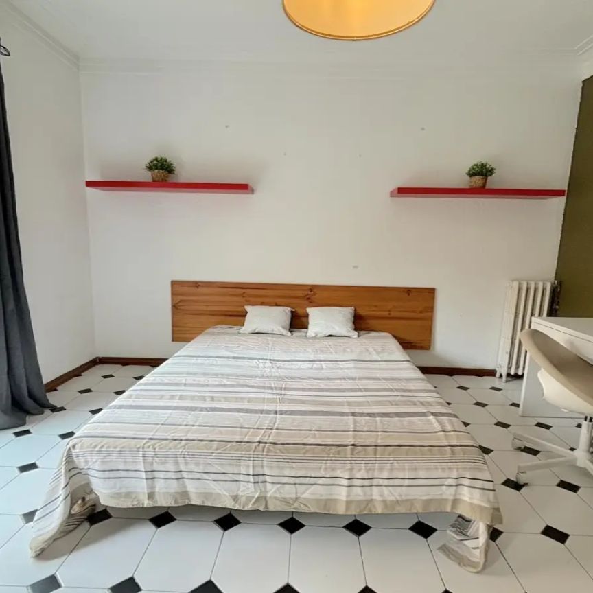 Room in a shared 5-bedroom apartment for rent in El Putget i Farró. - Photo 1