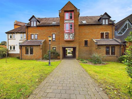 Cloister Close, Teddington - 1 bedroomProperty for lettings - Chasebuchanan - Photo 2