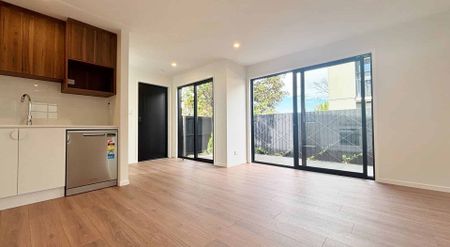 CHRISTCHURCH CENTRAL - 3 BEDROOMS, 3.5 BATHROOMS, 2 HEATPUMPS - Photo 4