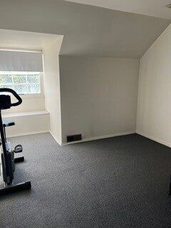 Croydon North - Photo 1