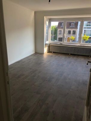 Ongemeubeld- instapklaar 2-kamer appartement met 2 terrassen op wandelafstand van de Lippenslaan. - Photo 1