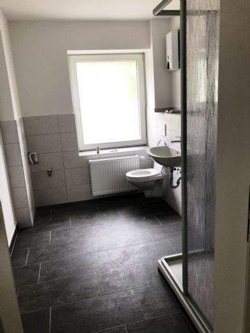 1 Raum Wohnung ab sofort Wilkau-Haßlau zu vermieten Bad mit Dusche neuwertig DG - Photo 4