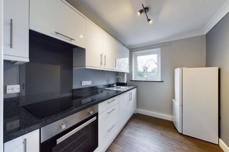 1 bedroom Flat To Let - Photo 3