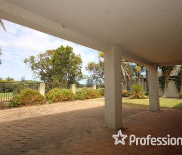 Elegant Double-Storey Home in Prestigious Pelican Point! - Photo 4