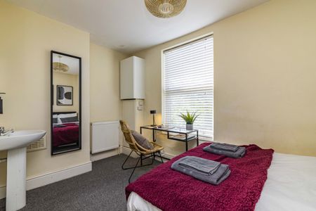 4 bed Mid Terraced House for Rent - Photo 2