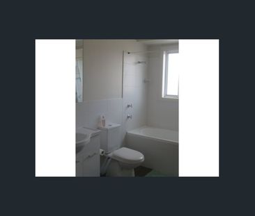 Modern Townhouse for Relaxed Lifestyle - Photo 4