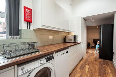 6 bedroom terraced house to rent - Photo 2