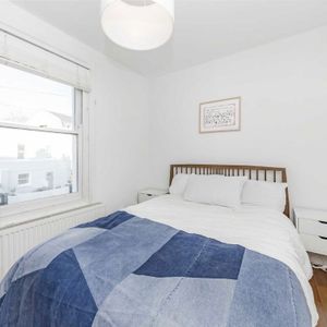 Ferndale Road, SW4 7RU, London - Photo 2