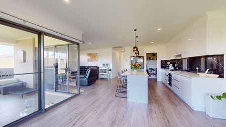 Southlakes Stunner! - Photo 5