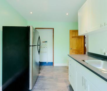 For Lease - 30 Lawlor top Floor Avenue, Toronto, Ontario - Photo 6