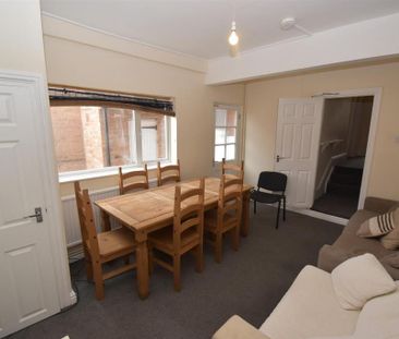 6 bedroom house to rent - Photo 1